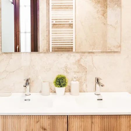 Genova - Lingotto Fiere, Metro, Hospitals