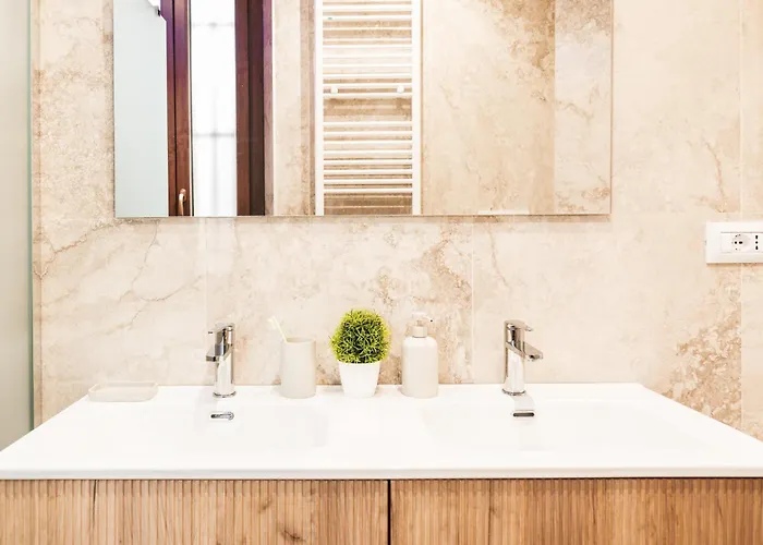 Genova - Lingotto Fiere, Metro, Hospitals